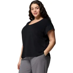 Daniela Falls (Plus Size) - Women's T-Shirt