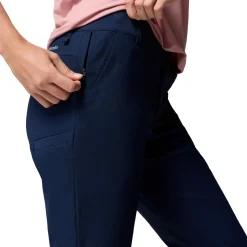 Leslie Falls - Women's Capri Pants