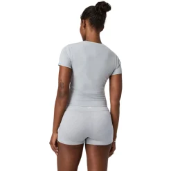 Pose - Women's T-Shirt