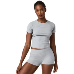 Pose - Women's T-Shirt